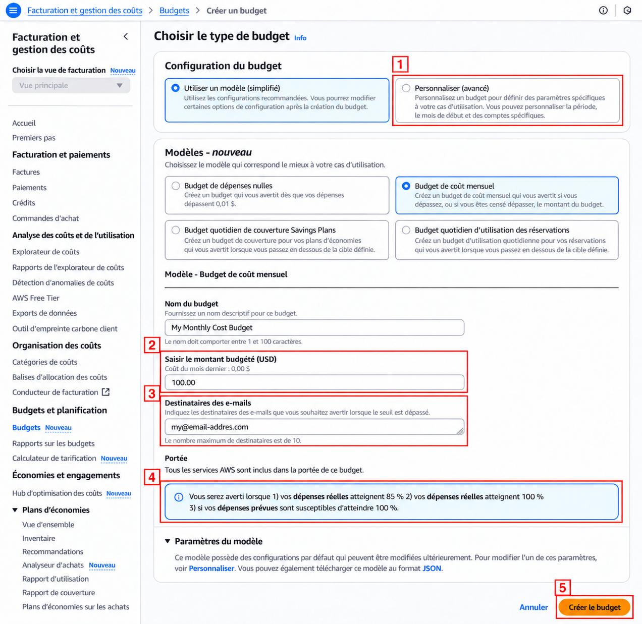Écran de configuration réelle d'AWS Budgets : les paramètres avancés, le montant du budget, l'e-mail, les conditions d'alerte par défaut et le bouton de création sont indiqués par les cadres rouges 1 à 5.